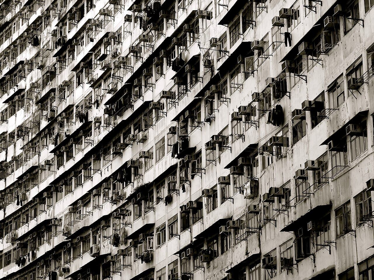 Tett stablede boligblokker i Hongkong