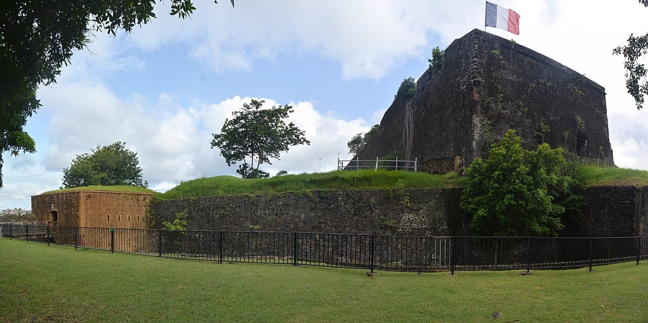 Festningen Fort Saint-Louis ved sjøen i Fort-de-France