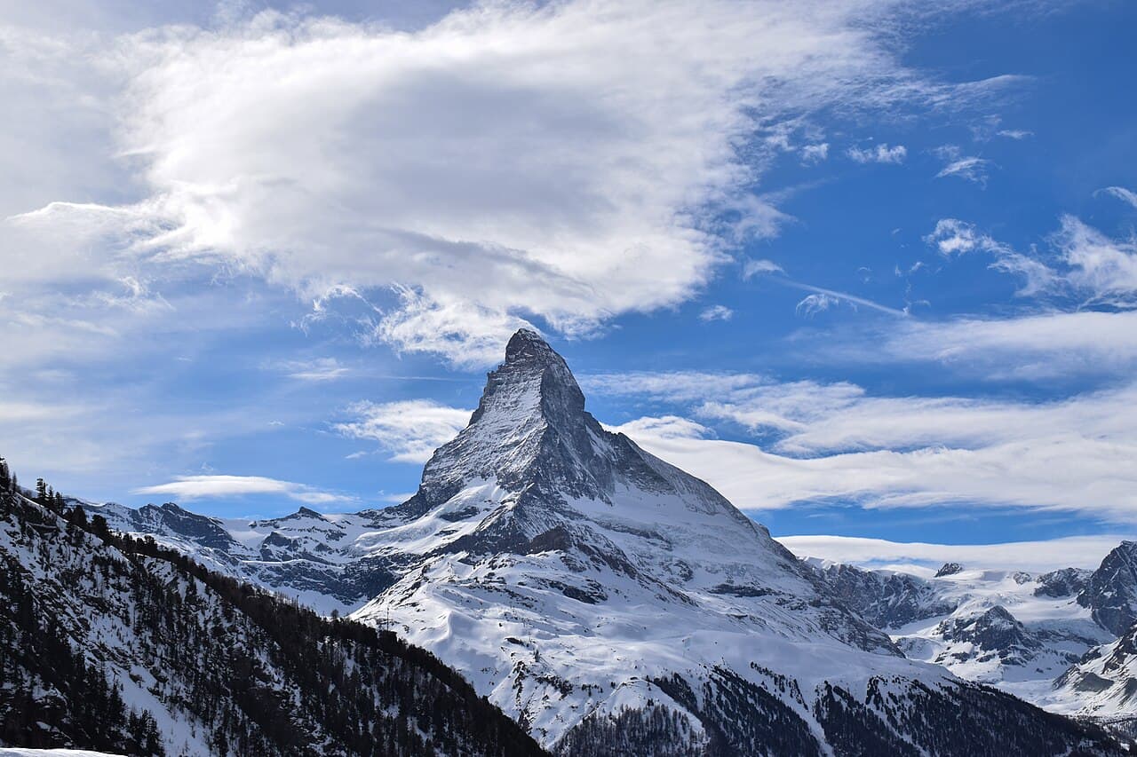 Det pyramideformede fjellet Matterhorn
