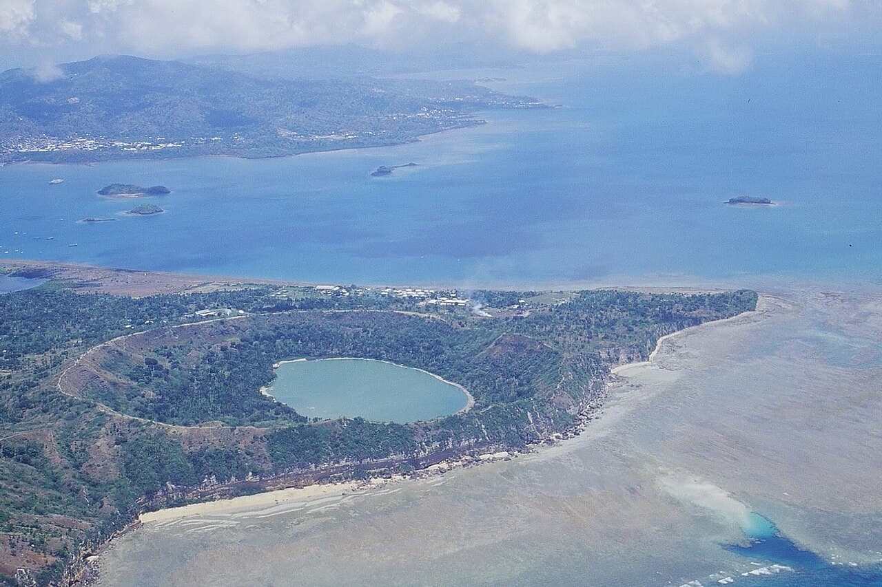 Sjøpølse i vannet ved Mayotte