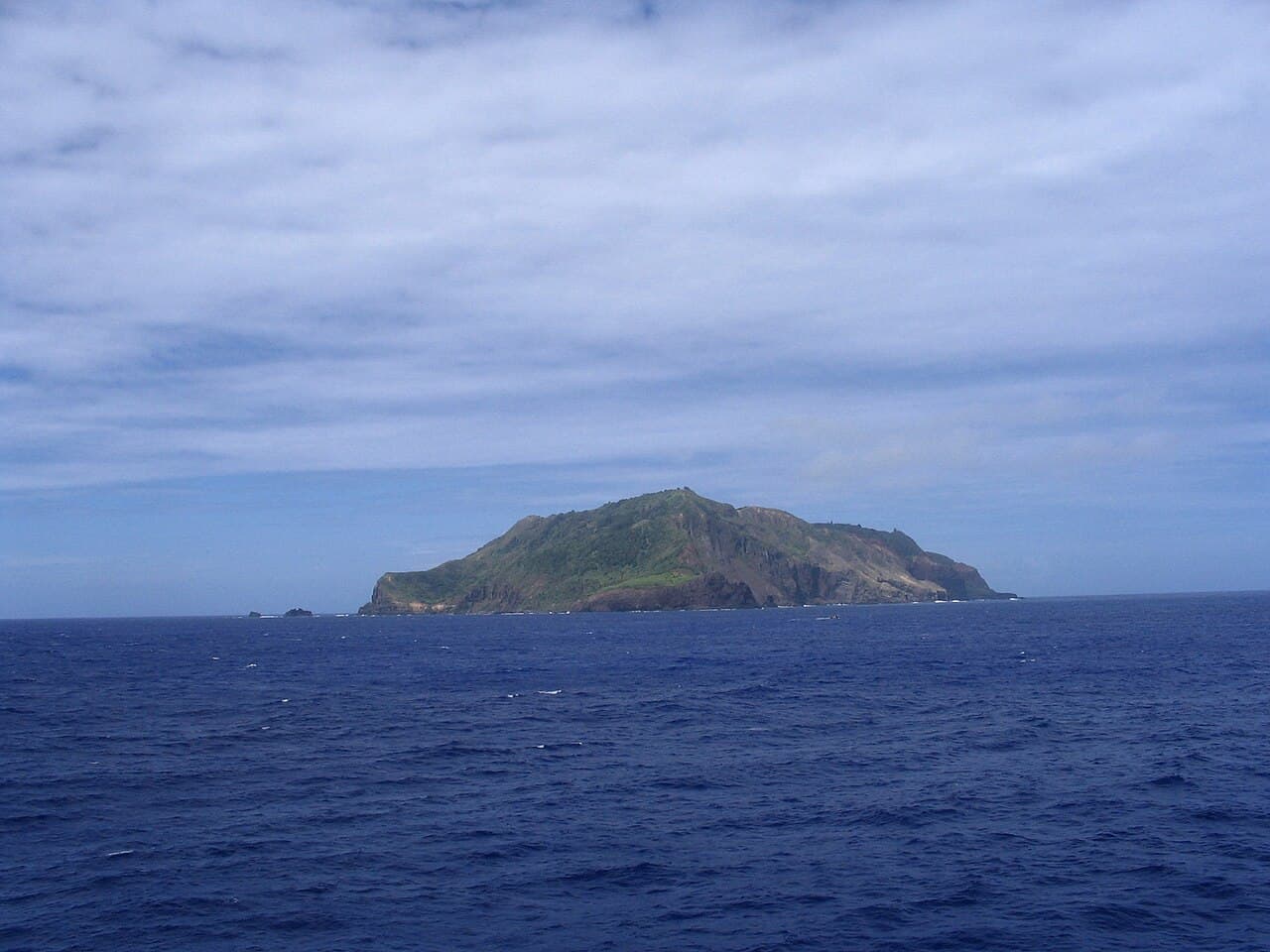 Pitcairn sett fra havet