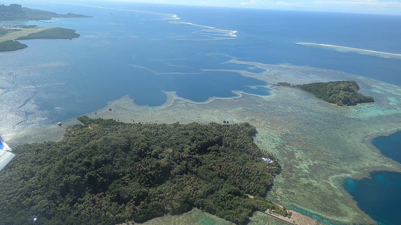 Lagunen ved Pohnpei sett fra fly