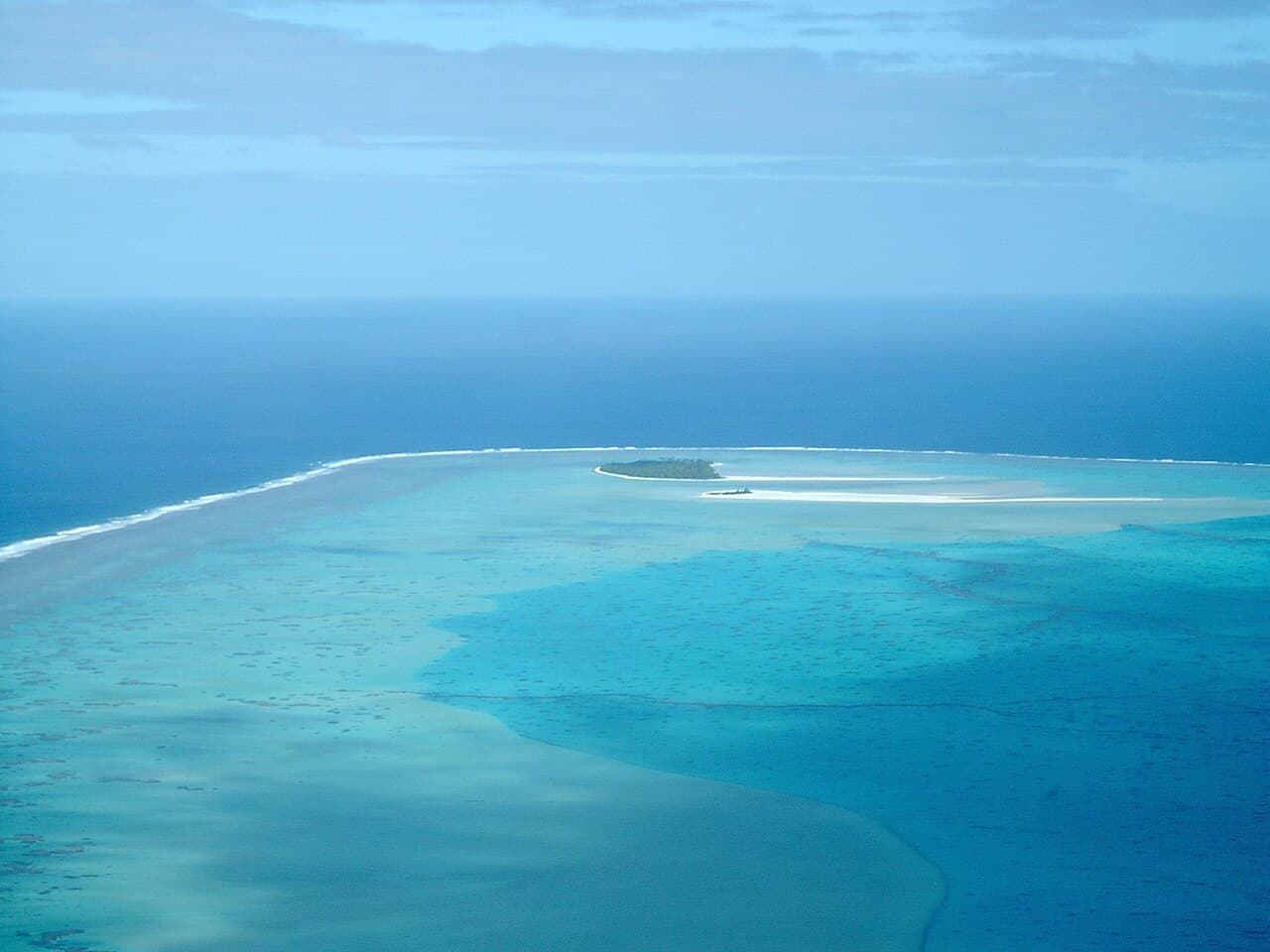 Lagunen ved Aitutaki med sandholmer