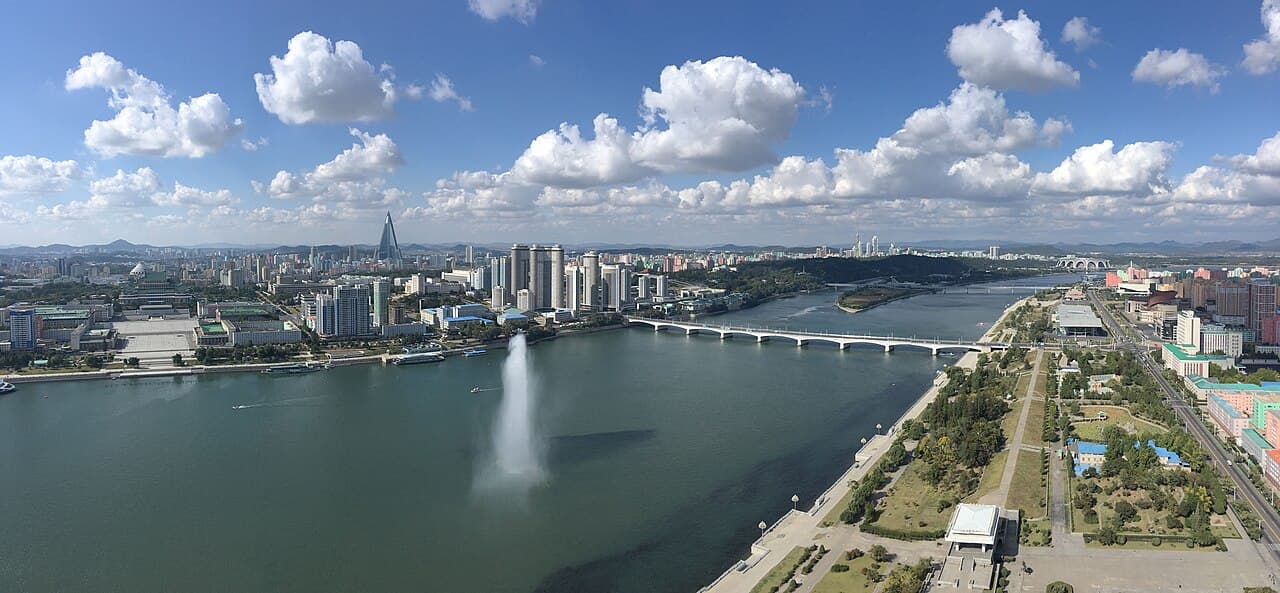 Utsikt over Pyongyang fra Juche-tårnet