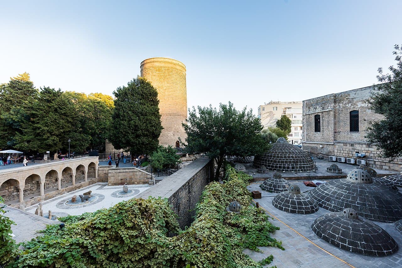 Den gamle bydelen Icherisheher i Baku