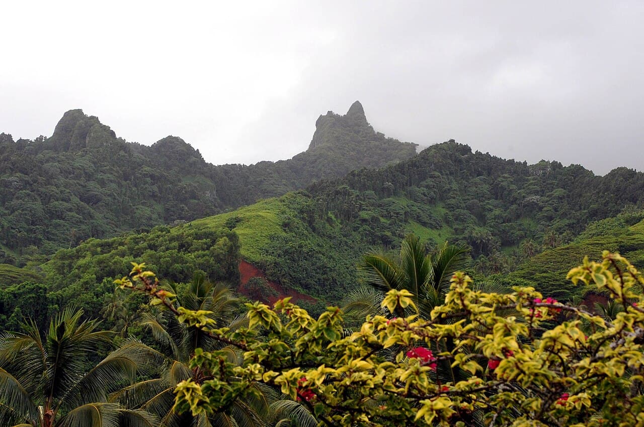 De grønne fjelltoppene på Rarotonga
