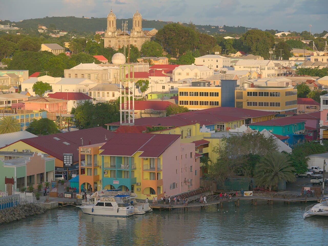 Utsikt over St. John's på Antigua