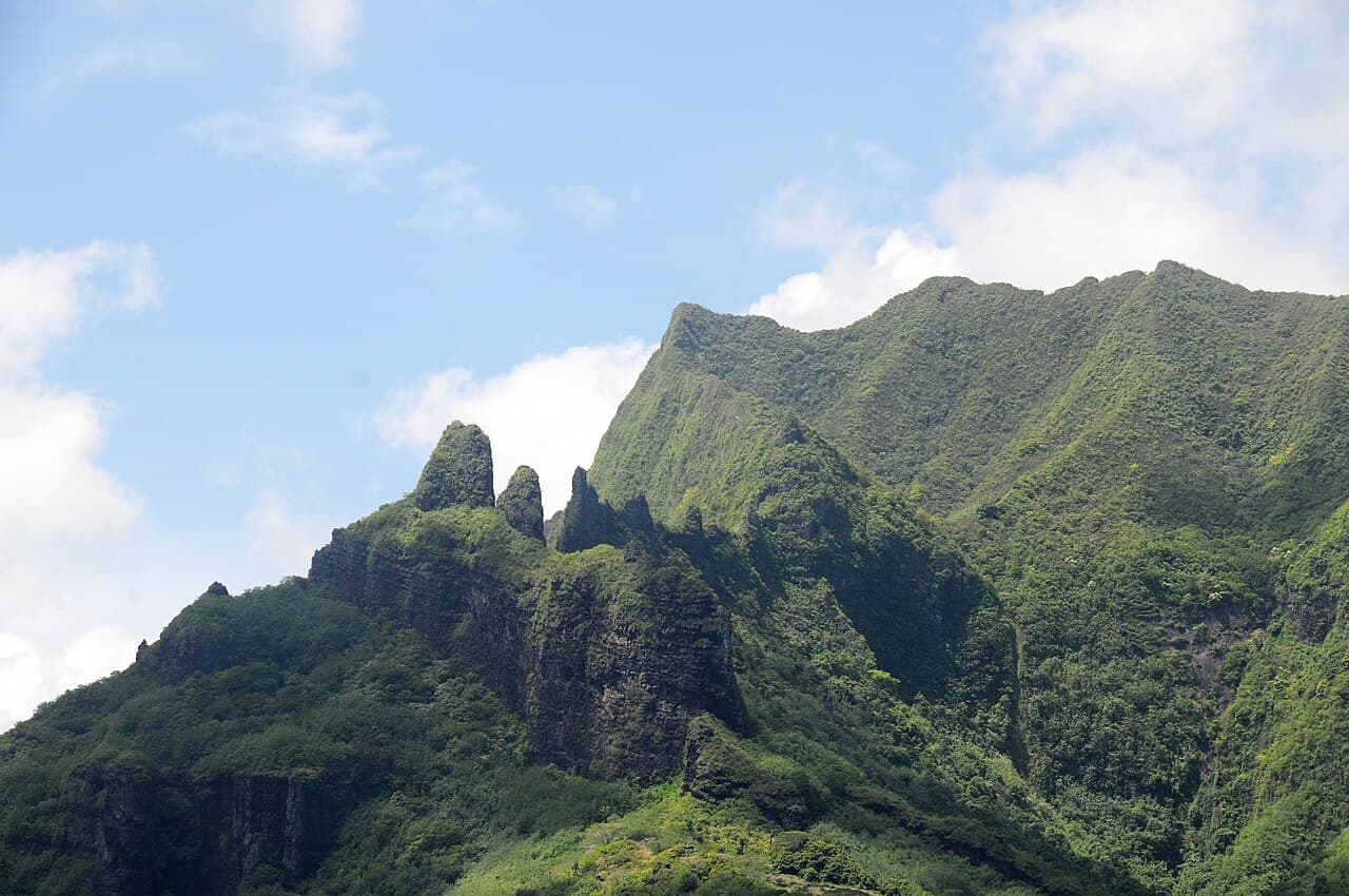 De takkete vulkantoppene på Moorea