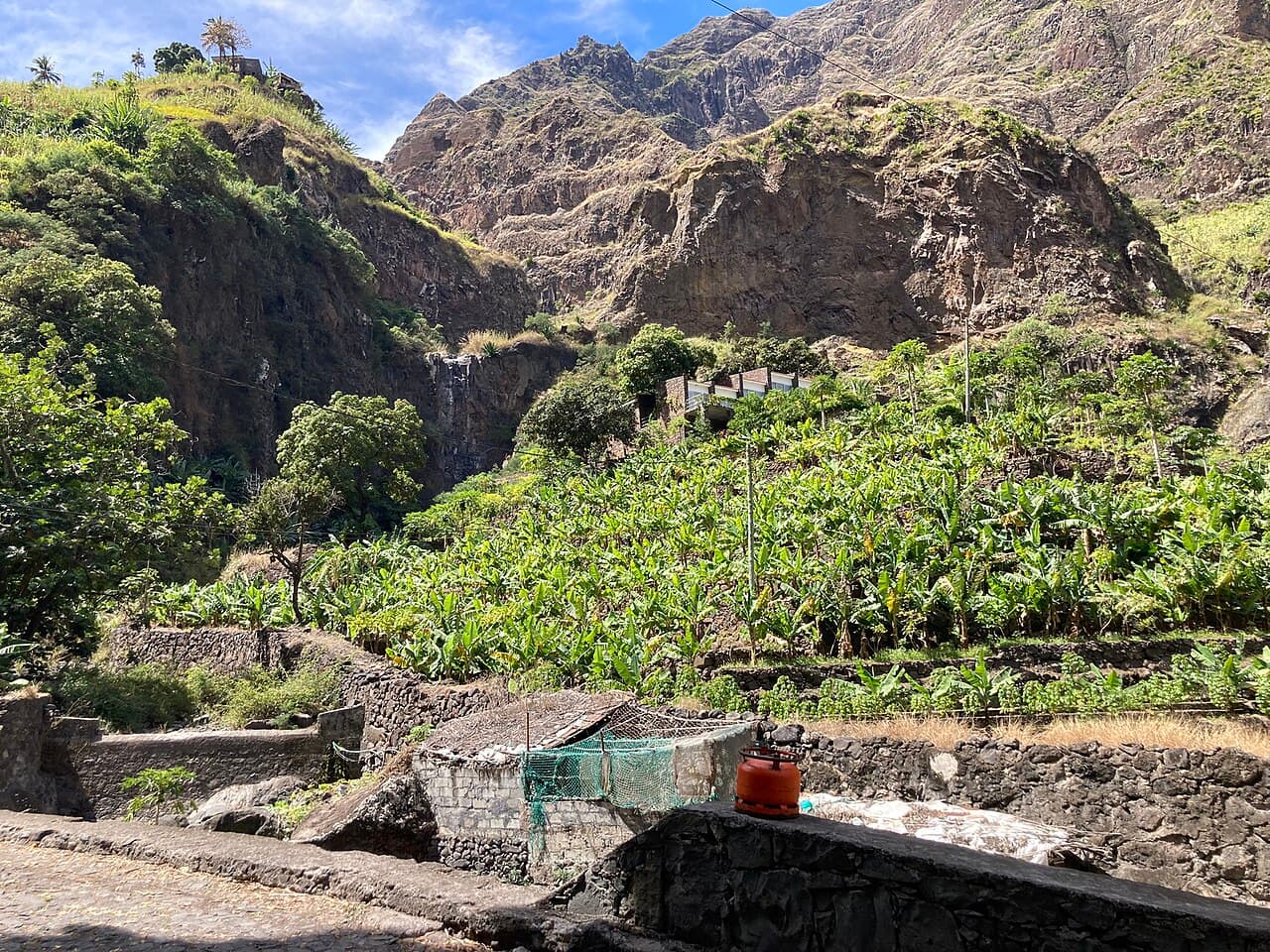 Den grønne, bratte Ribeira da Torre-dalen på Santo Antão