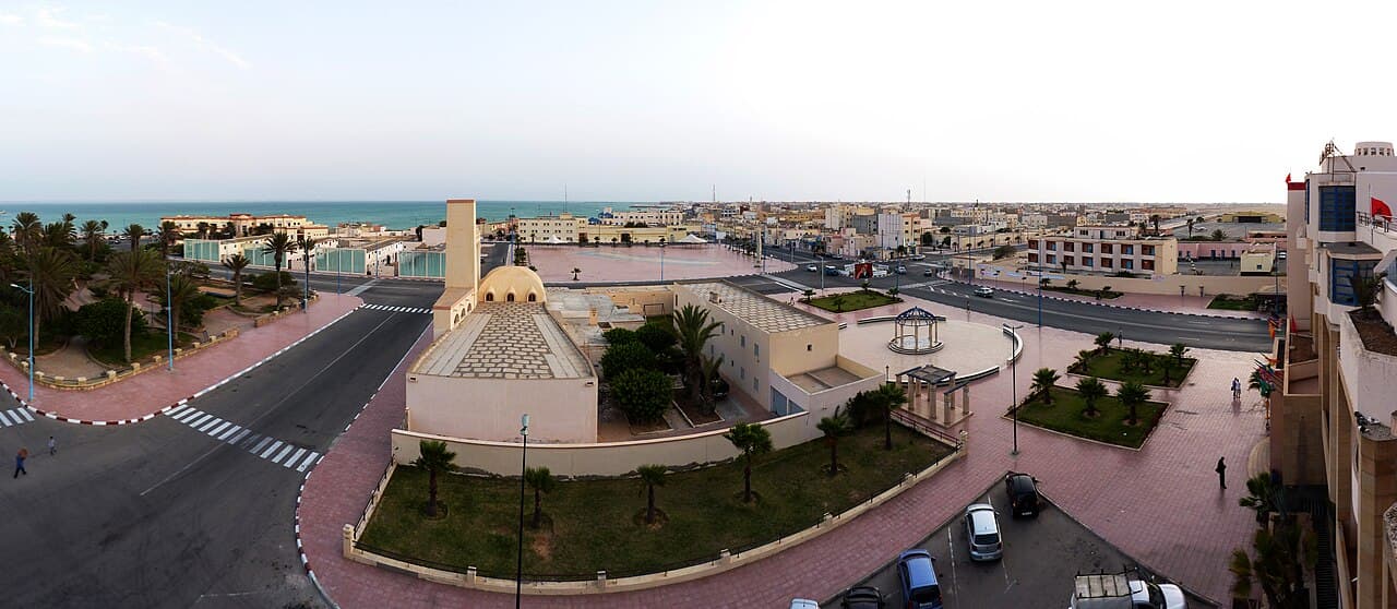 Den lange Dakhla-halvøya mellom lagune og hav