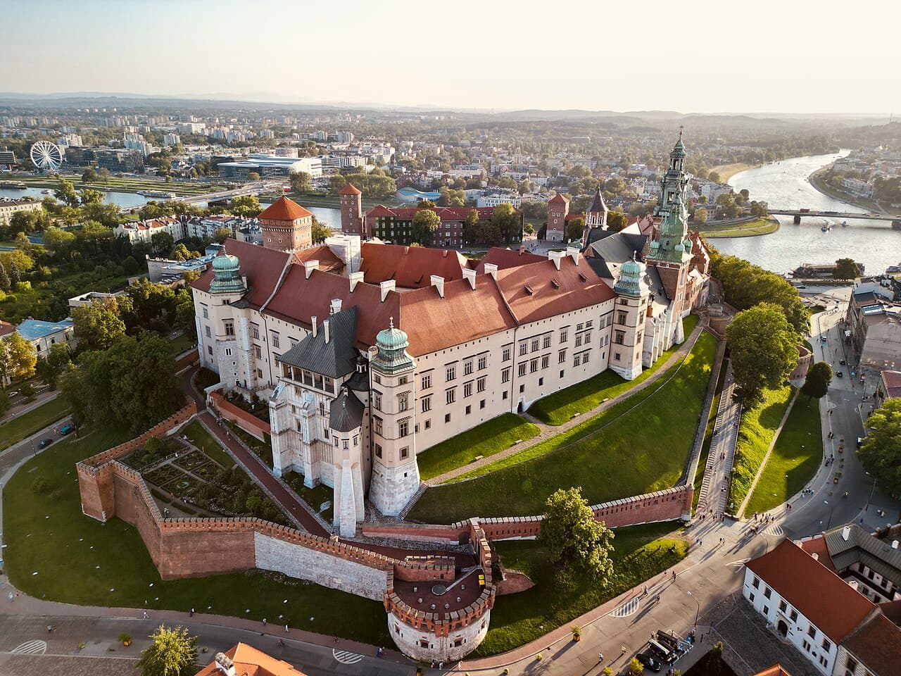 Wawel-slottet i Kraków over elven Wisła