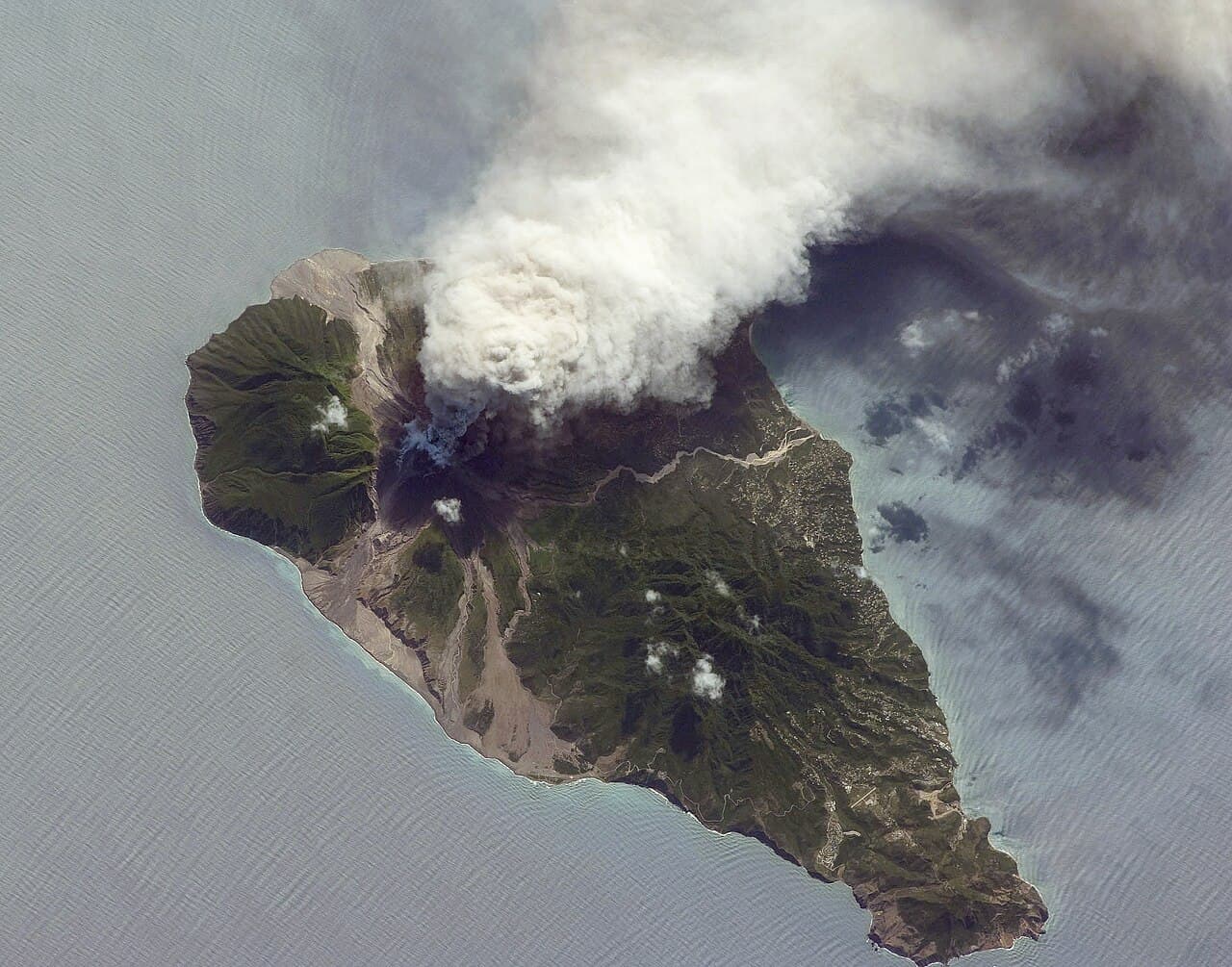 Aske- og dampsøyle fra vulkanen Soufrière Hills