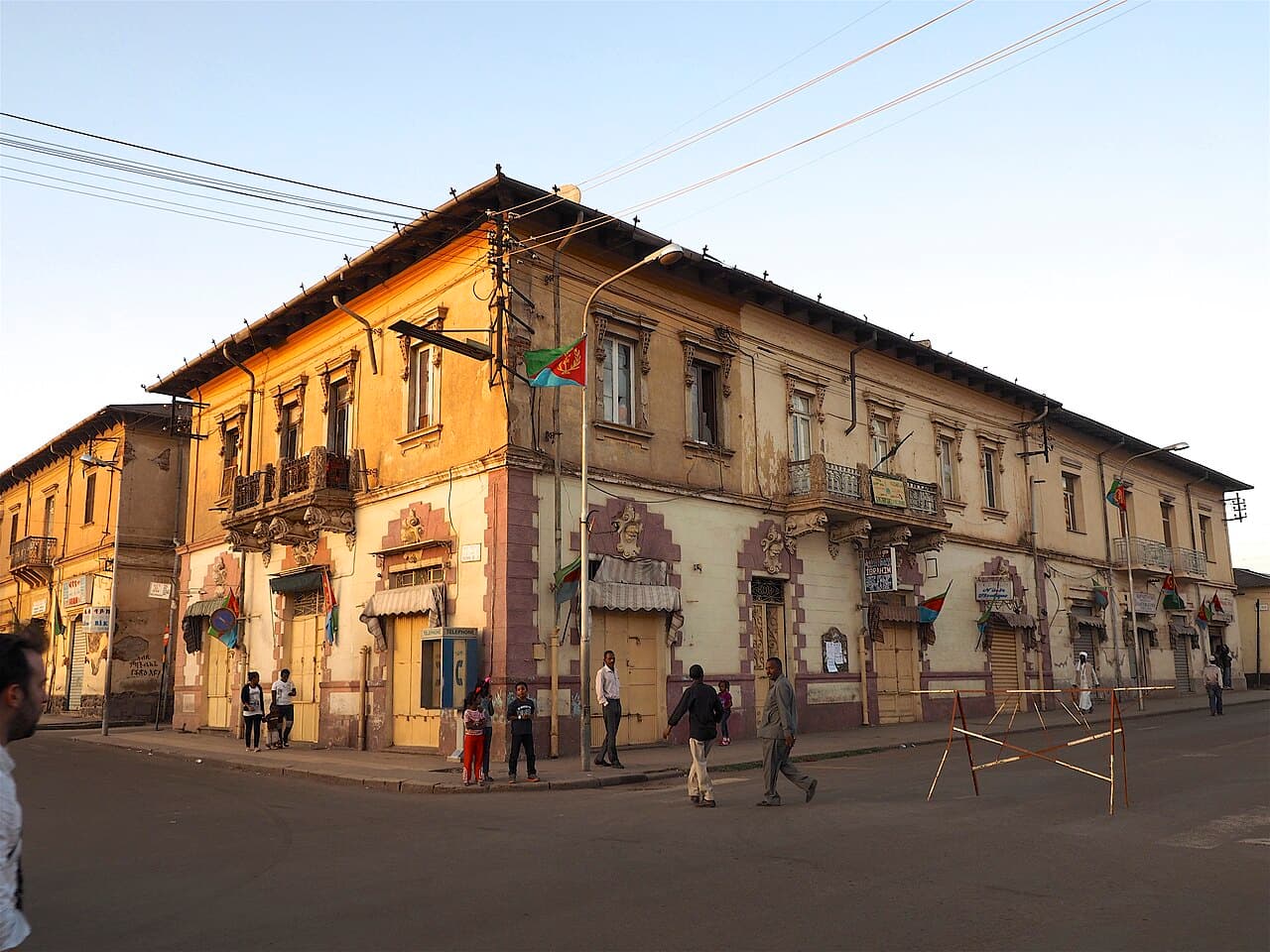 Modernistisk bygning fra italiensk tid i Asmara