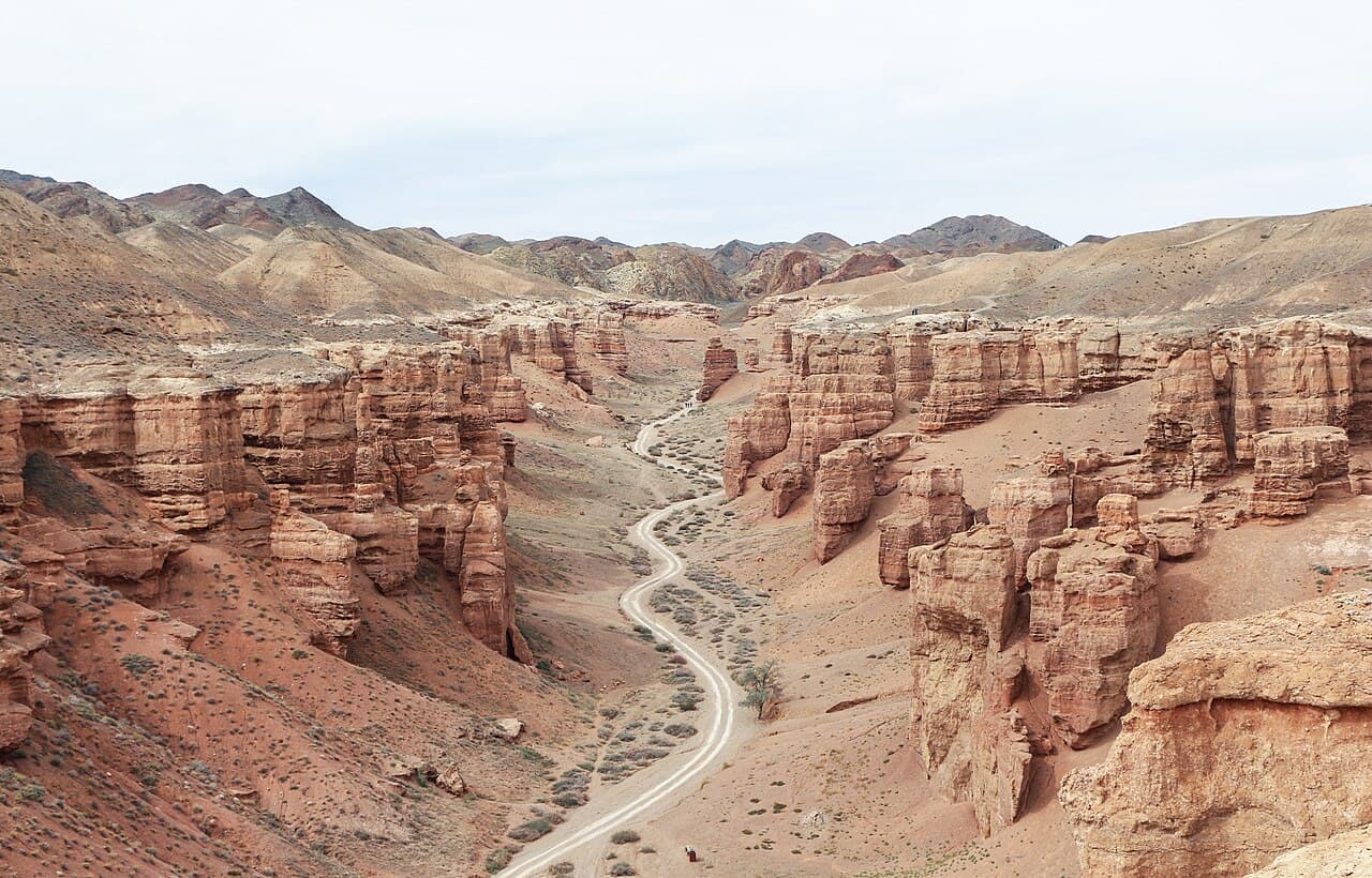Røde klippeformasjoner i Charyn-canyonen