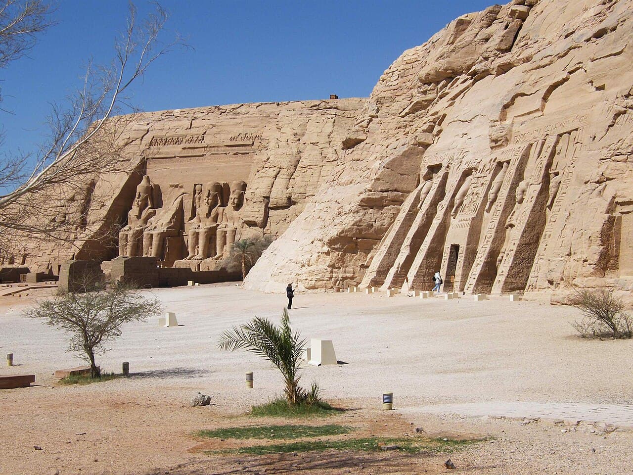 De fire kolossale statuene av Ramses II ved Abu Simbel