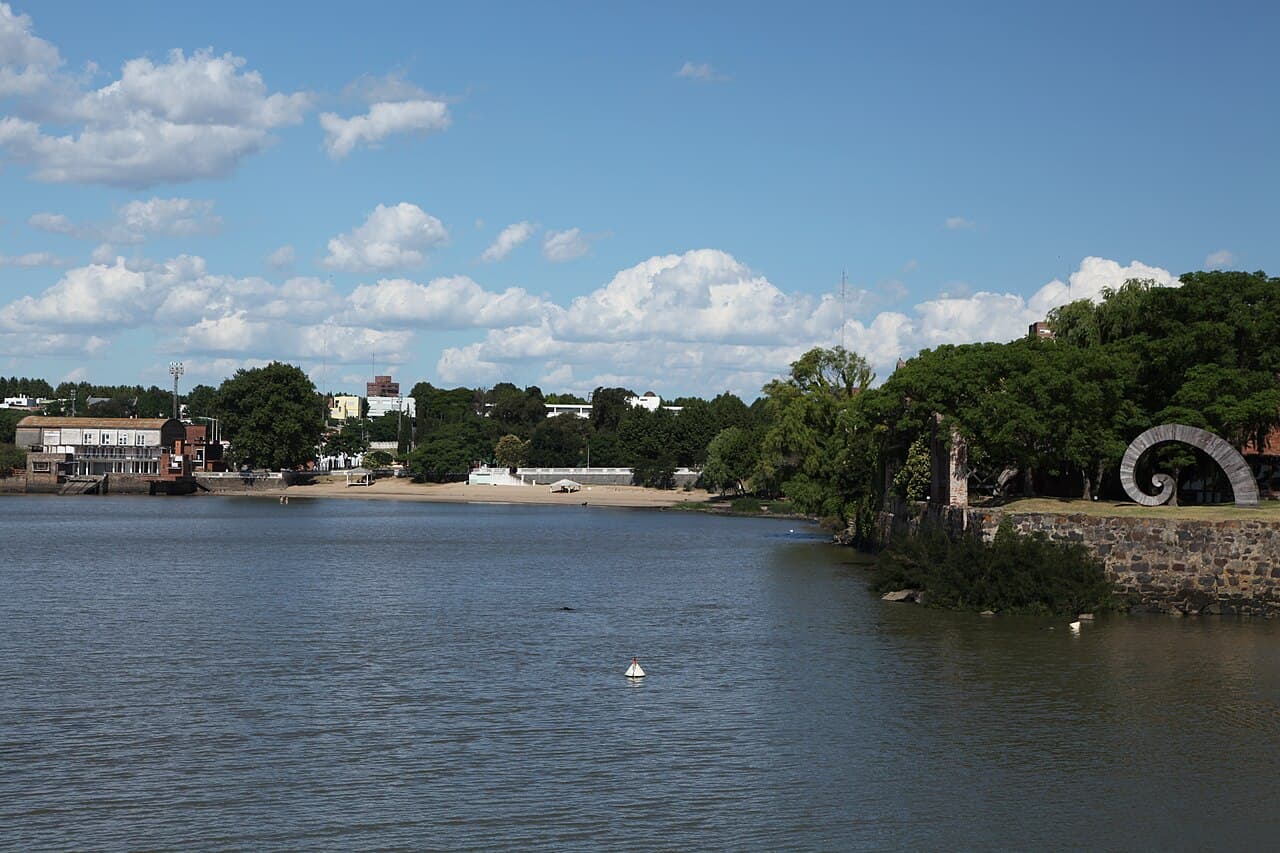 Brostensgate i den gamle bydelen i Colonia del Sacramento