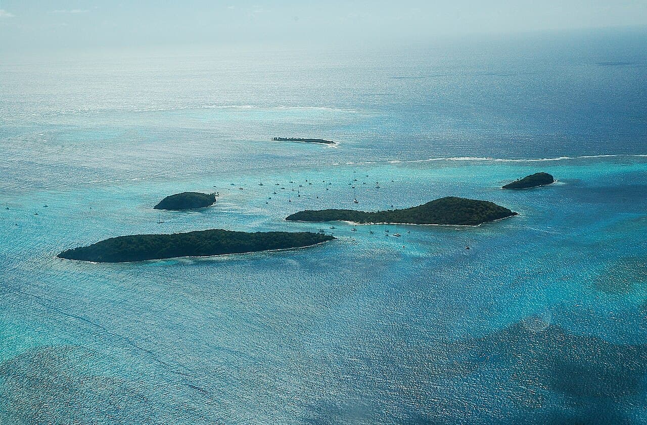 Tobago Cays sett fra luften, med rev og turkist vann