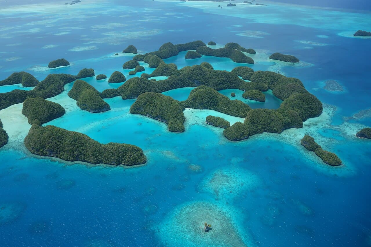 Rock Islands – soppformede kalksteinsøyer i turkist vann