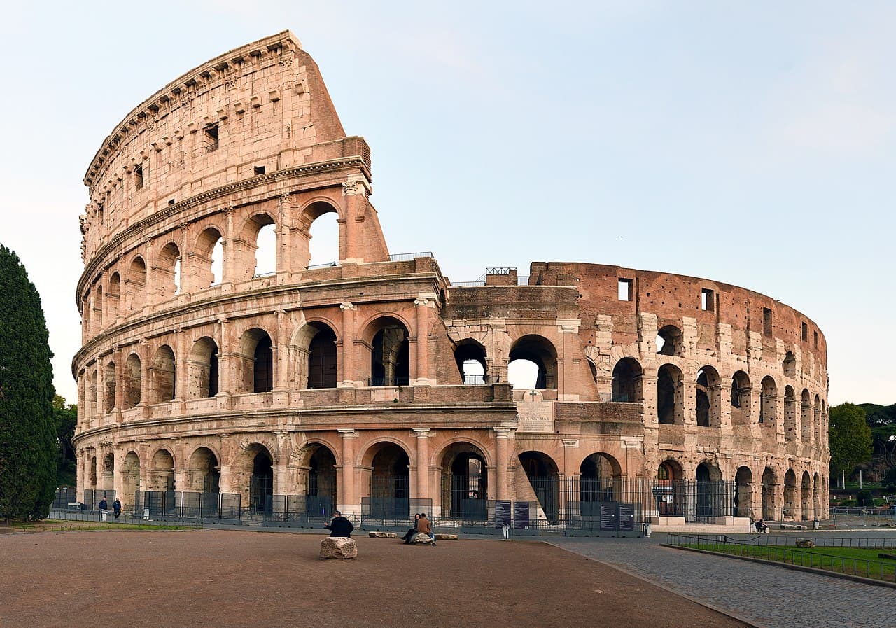 Colosseum i Roma i kveldslys