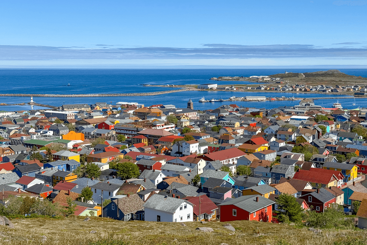 Bebyggelsen i Saint-Pierre sett fra en høyde